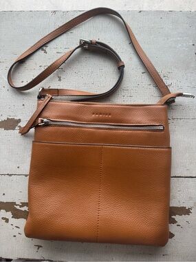 Danier Leather Crossbody Bag 🤎